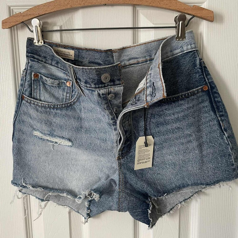 Women's NWT Levi's 501 Jean shorts